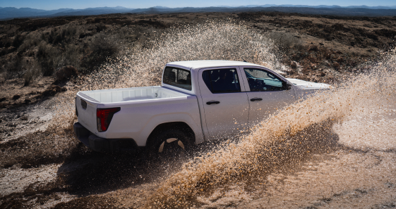 HILUX BEV- LANDING- ZIG ZAG- 565X300- MTS